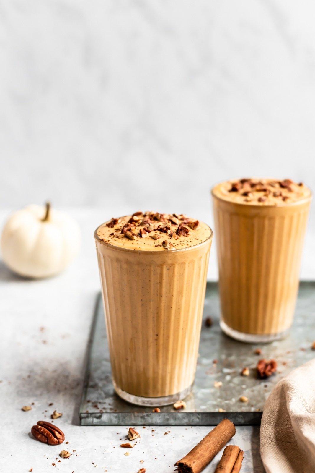 pumpkin pie smoothie in two glasses